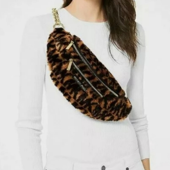 Michael Kors Mott MD Waistpack - Picture 4 of 5